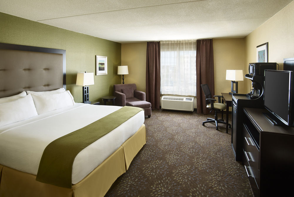 Holiday Inn Express and Suites Timmins image 1